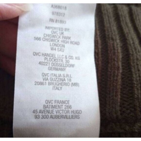 G.I.L.I. ARMY GREEN SWEATER CAPE W/BUTTONS SZ.XS/S EUC. - Picture 9 of 9